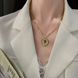 INS Queen Avatar Necklace Women's Street Snap Necklace Gift