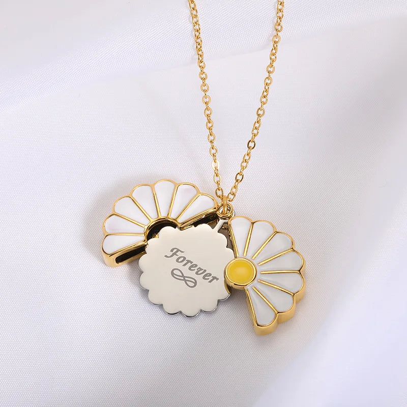 Personalized Daisy Enamel Pendant Name Necklace
