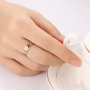 Rose Gold Lucky Leaf Engagement Ring for Women