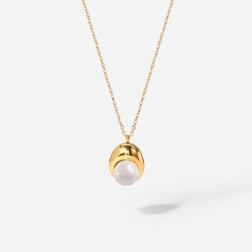 French Vintage Women's Pearl Pendant Necklace
