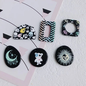 Retro Embossed Acrylic Sunflower Bear Earrings