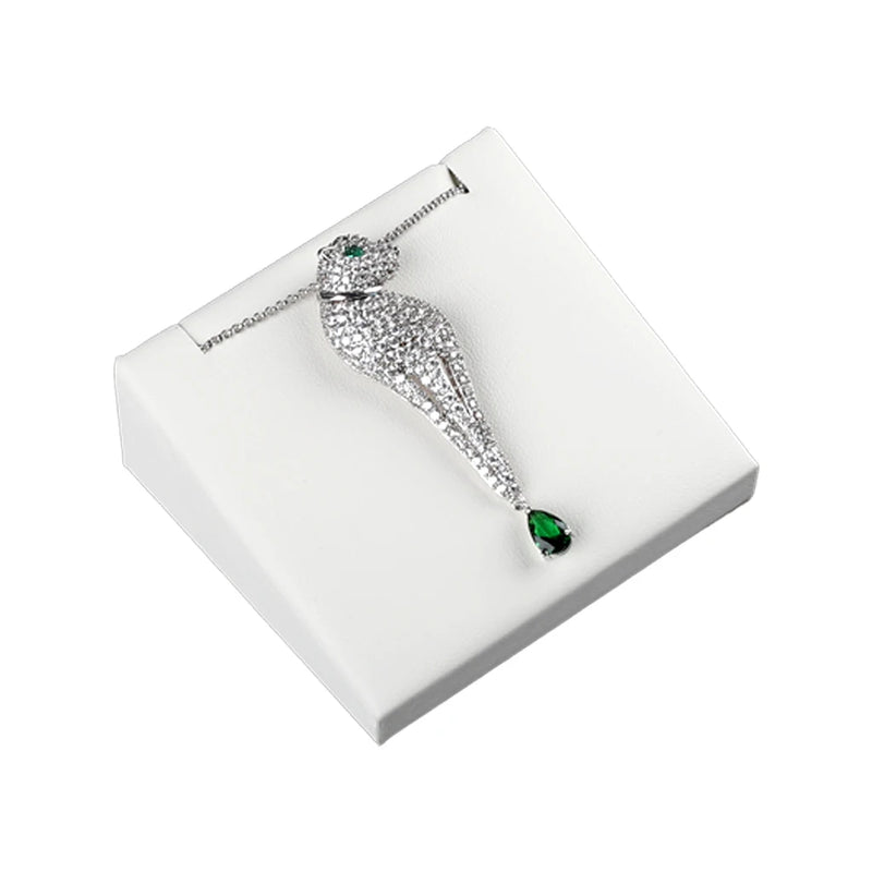 GemTrue Jewelry Display Tool Ivory Prop-Single Pendant/Bracelet Ramp
