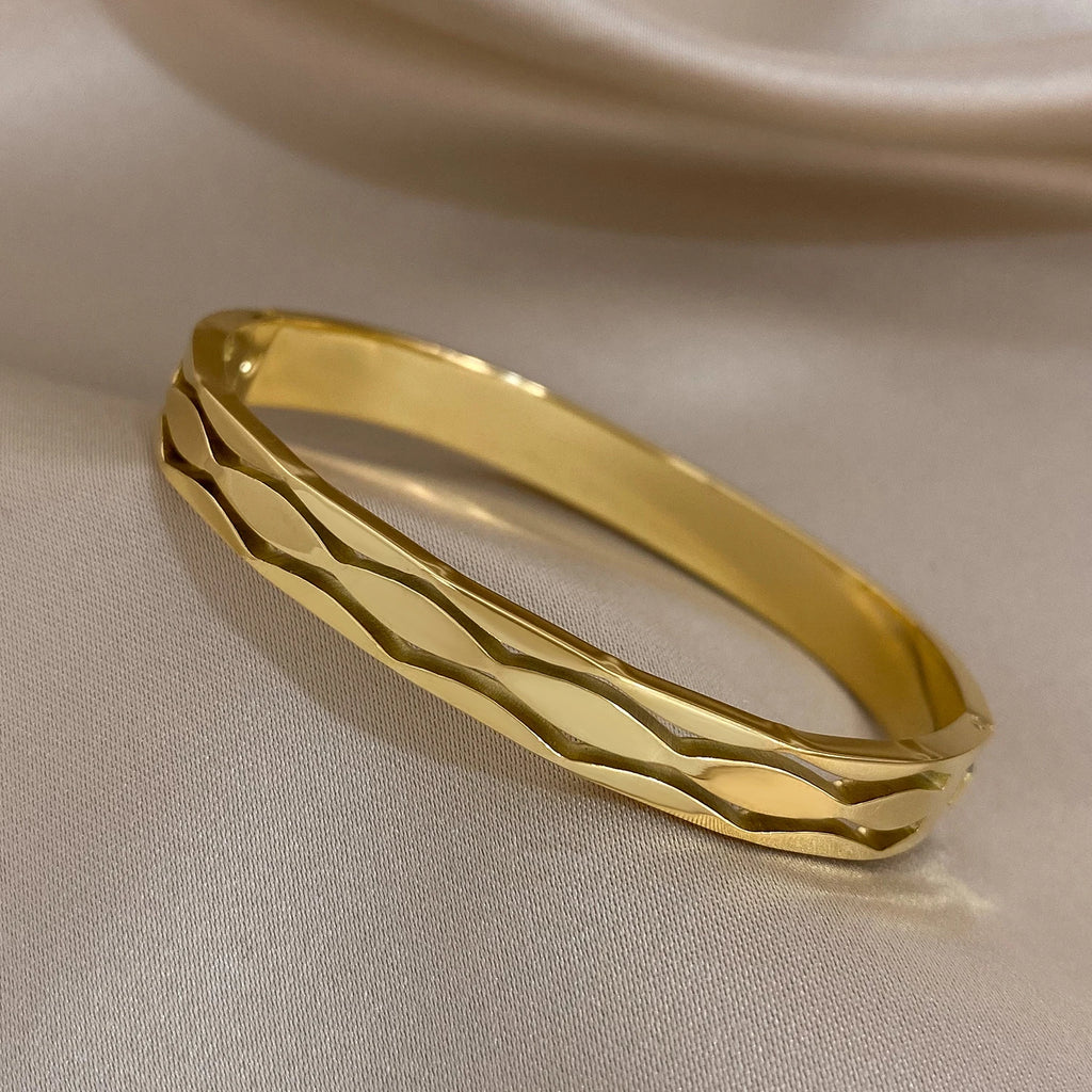 Hollow Wave Stainless Steel Bracelet Vintage Golden Waterproof Charm Bangle