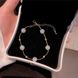 Delicate Charm Vintage Hand Chain Classic Bracelet for Women