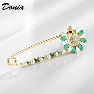 Glass Peacock Curved Needle Brooch Lady Flower Pin Coat Accessories