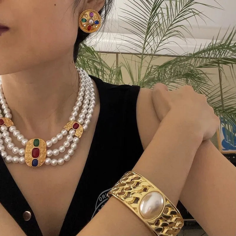 Vintage Pearl Choker Necklace Matte Pendant