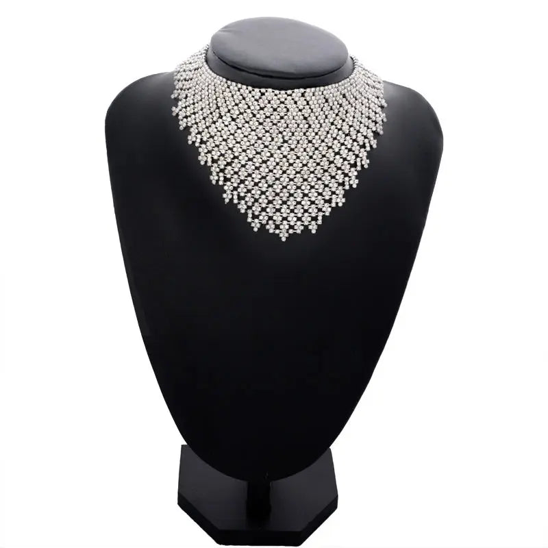 Europe Exaggerated Short Claw Choker Necklace for Women