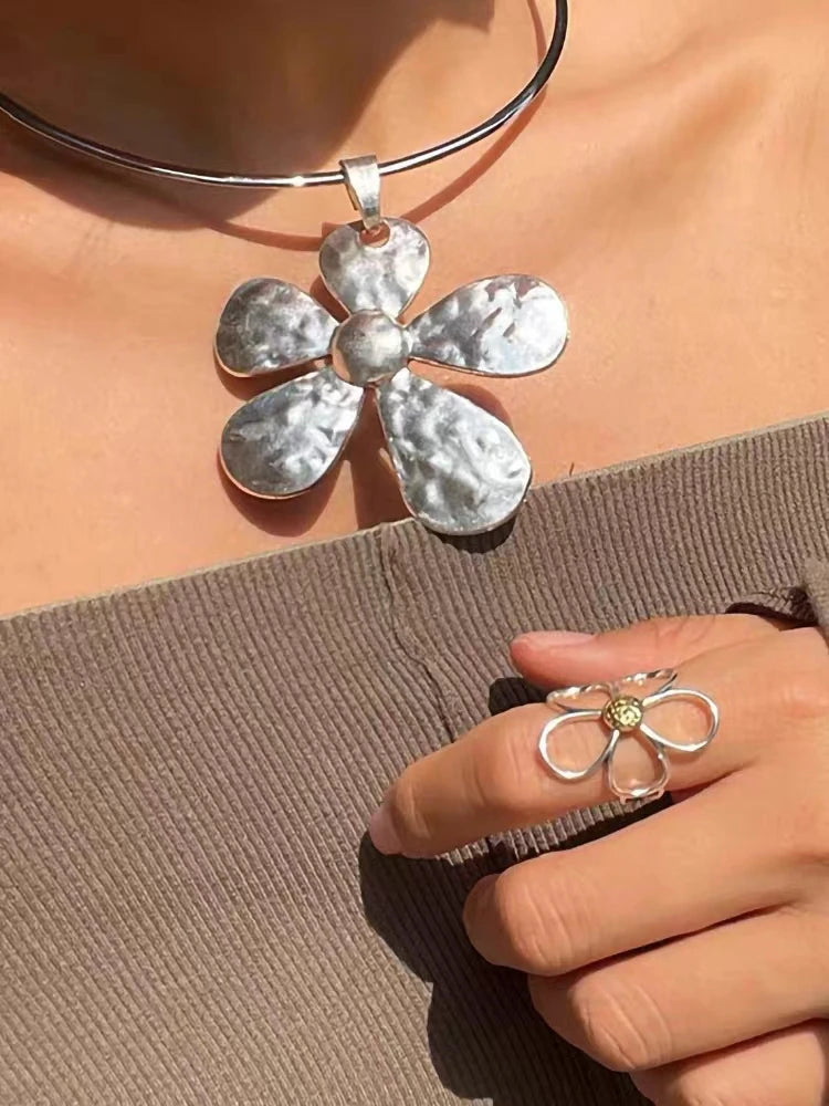 Vintage Metal Flower Pendant Necklace for Women