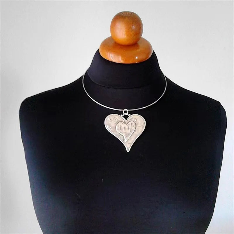 Vintage Metal Flower Pendant Necklace for Women