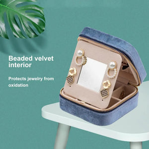 Lightweight Jewelry Organizer Box Conveniently Stores Jewelry