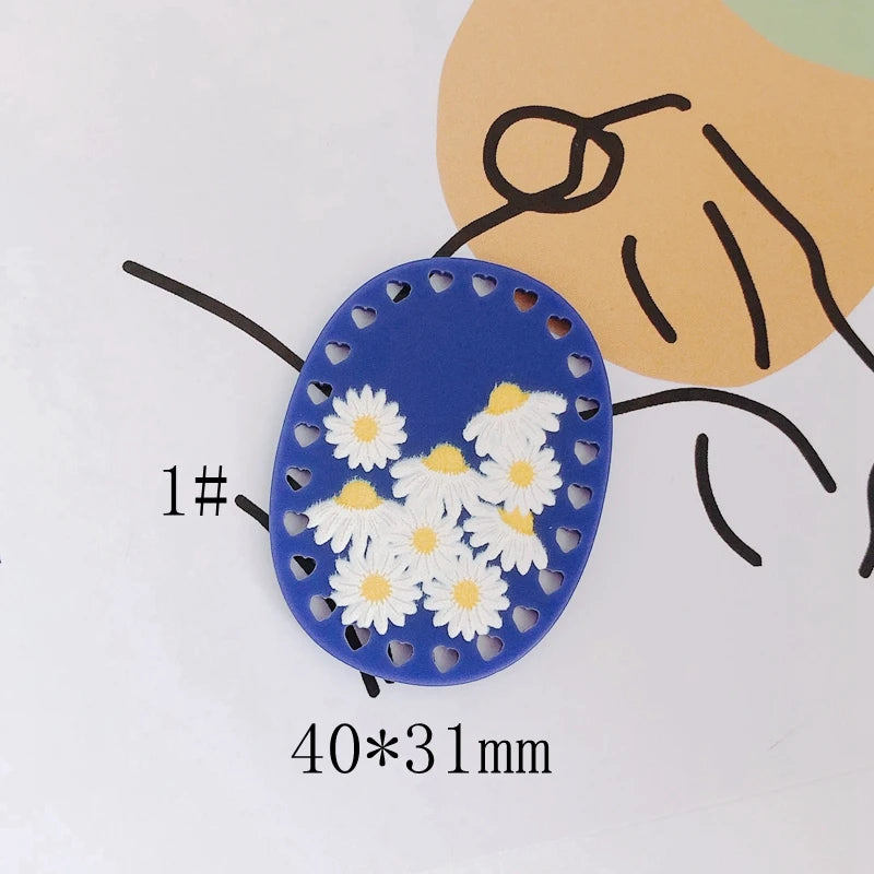 Acrylic Irregular Shape Daisy Necklace