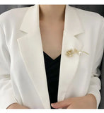 Light Pearl Temperament Titanium Steel Women's Rose Brooch Gift