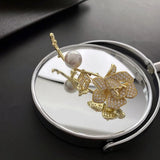 Light Pearl Temperament Titanium Steel Women's Rose Brooch Gift