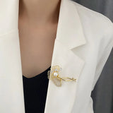 Elegant Titanium Steel Flowers Pearl Women's Brooch