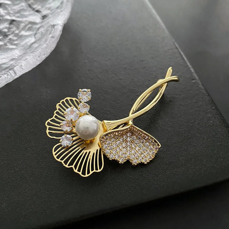 Elegant Titanium Steel Flowers Pearl Women's Brooch