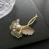 Elegant Titanium Steel Flowers Pearl Women's Brooch