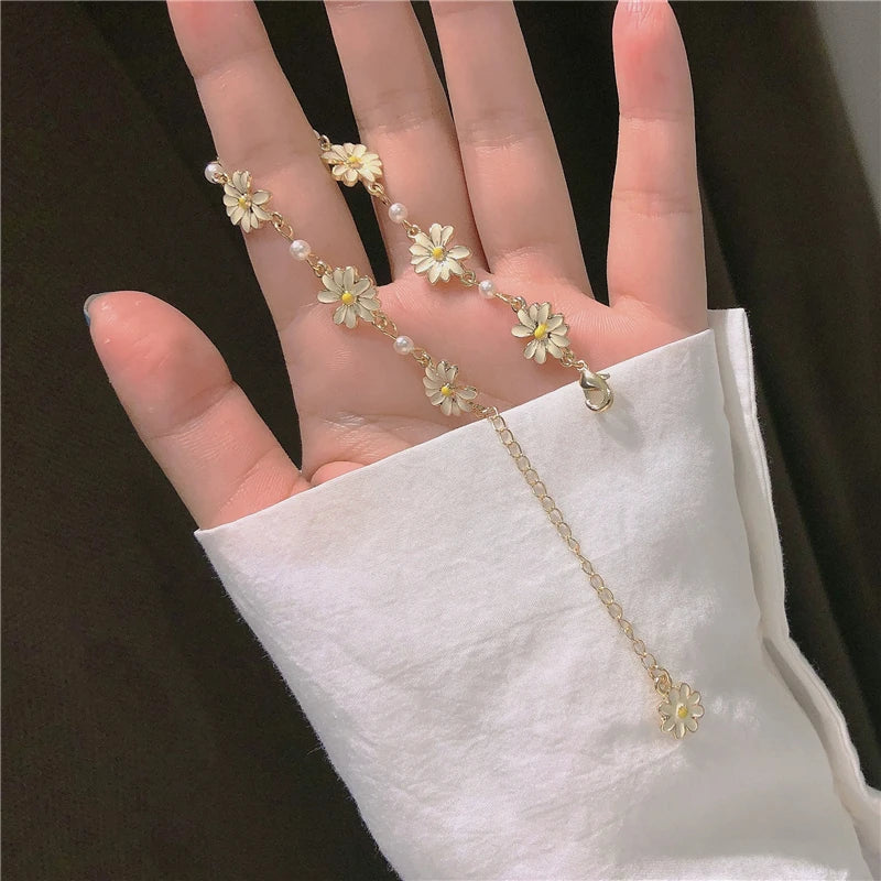 Daisy Flower Bracelet Minimalist Pearl Jewelry Women Gift