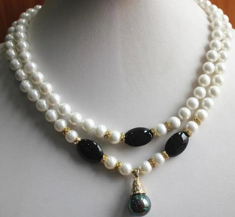 Elegant Beaded Necklace with Pendant