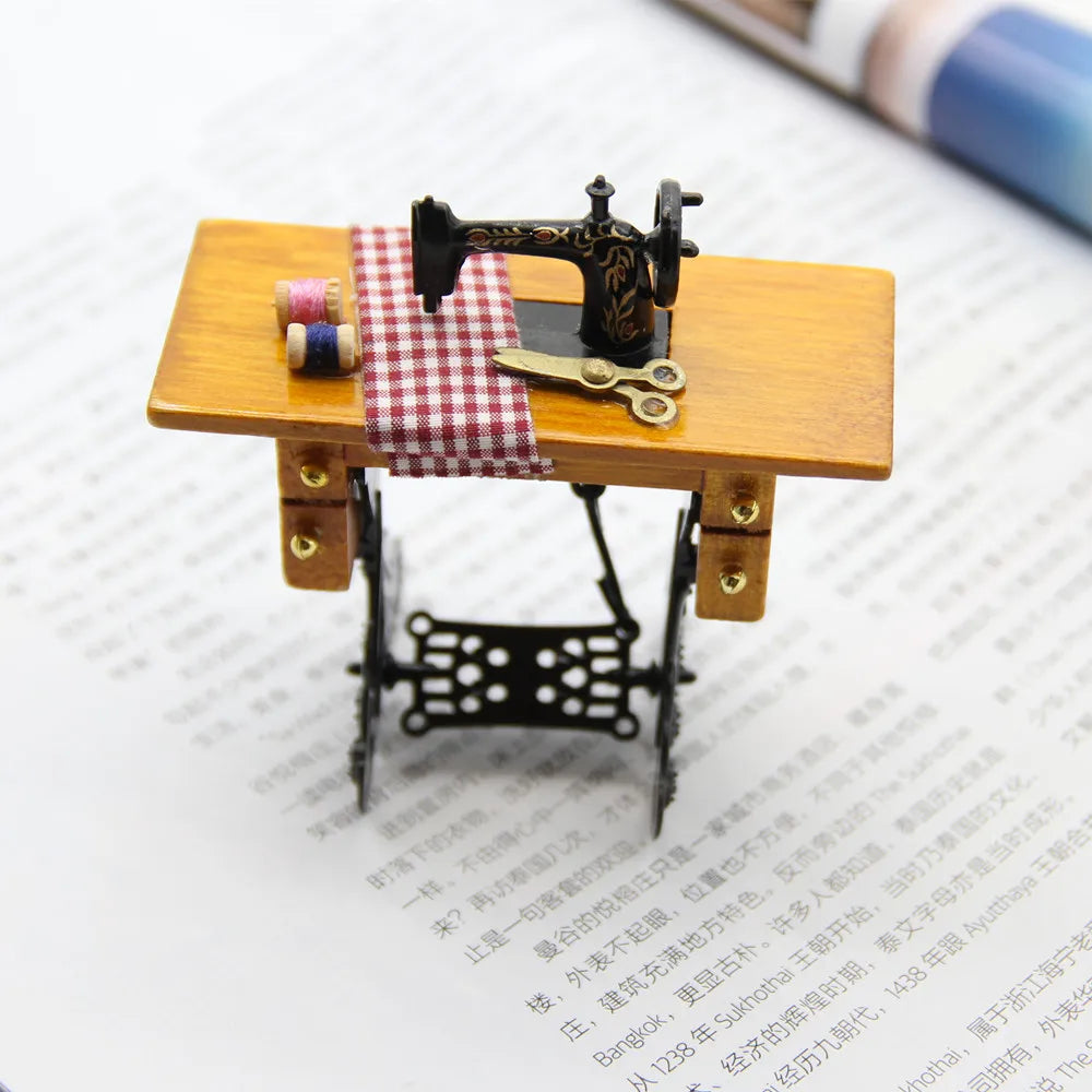 Vintage Mini Sewing Machine Brooches For Women