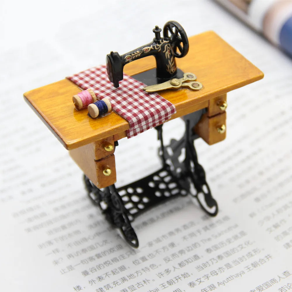 Vintage Mini Sewing Machine Brooches For Women