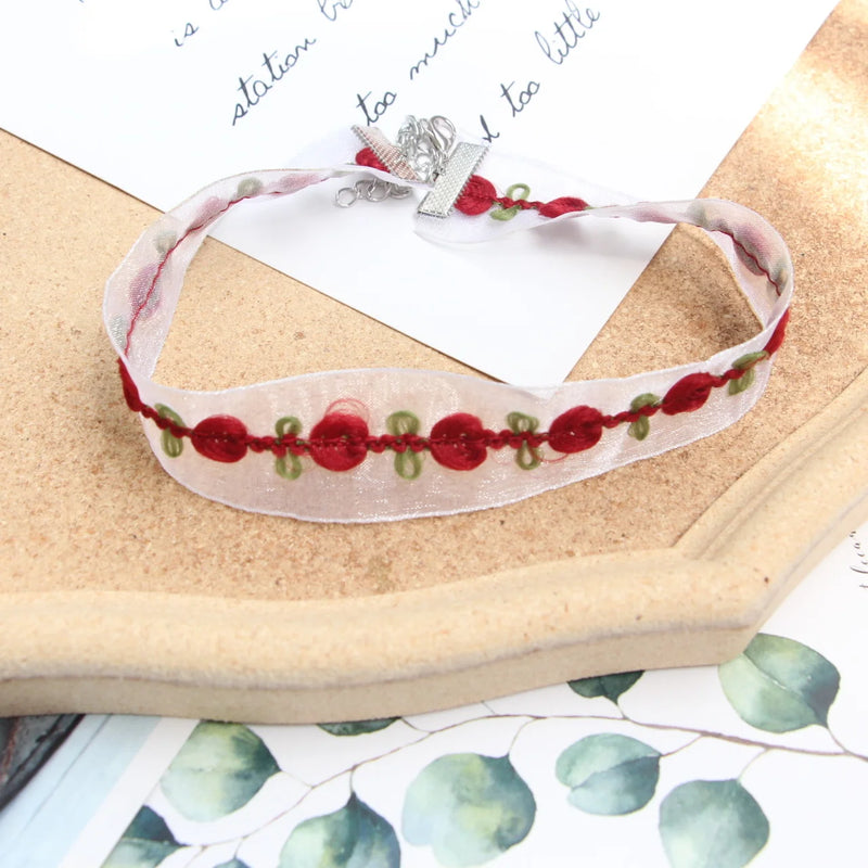 Sweet Flower Lace Edge Neck Clavicle Chain for Women