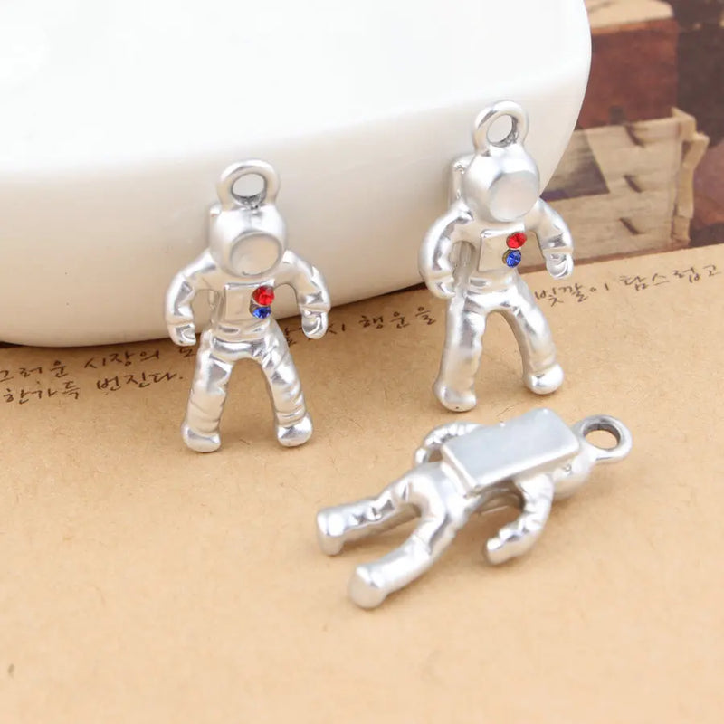 30PCs 13*25MM Dull Silver Tone 3D Spaceman Charms for Jewelry Necklace Bracelet