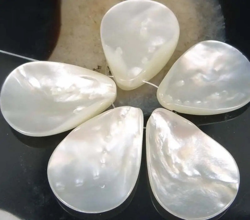 Natural Saltwater Mother of Pearl Teardrop Pendant Beads 35x25mm