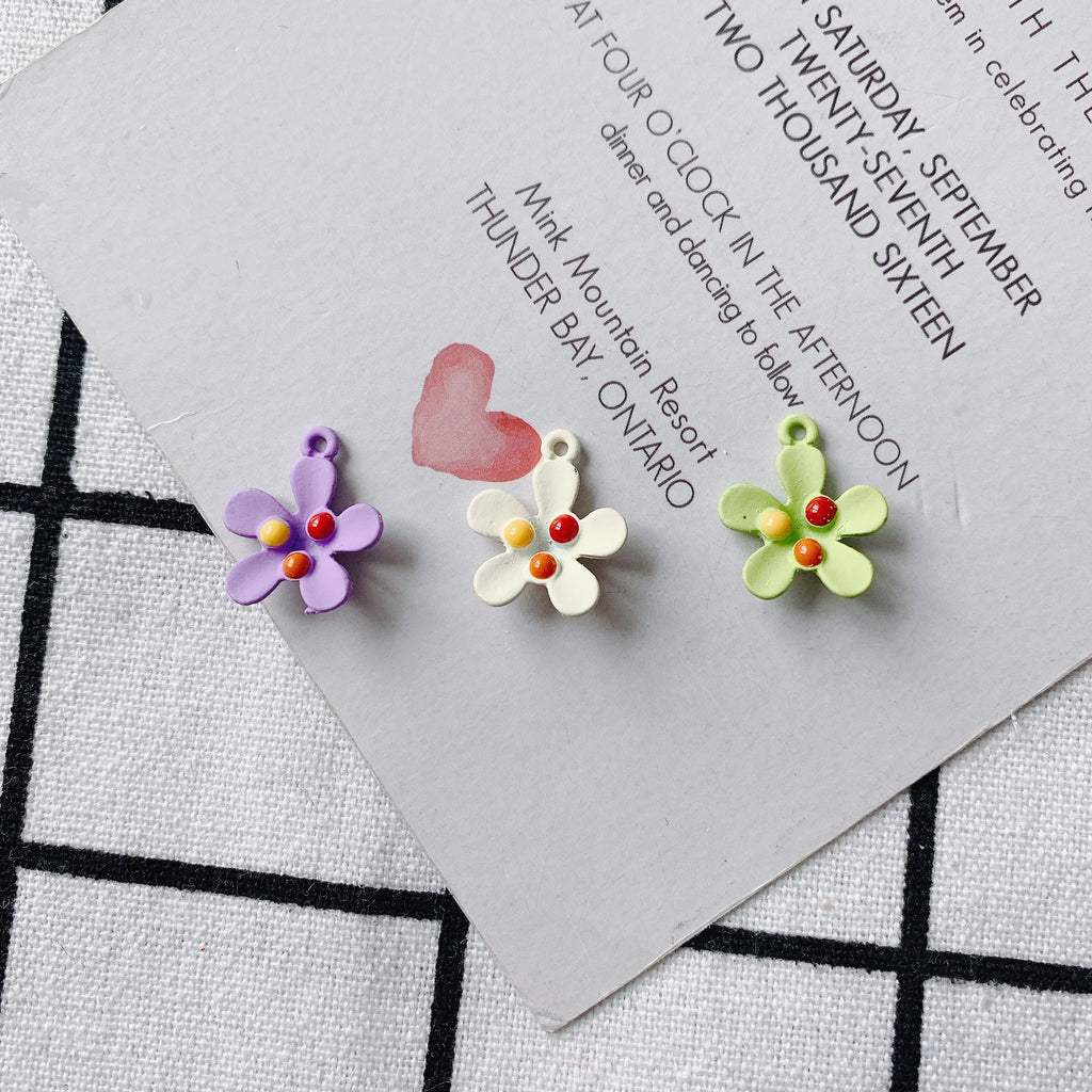 40pcs Colorful Core Rubber Enamel Flower Charms