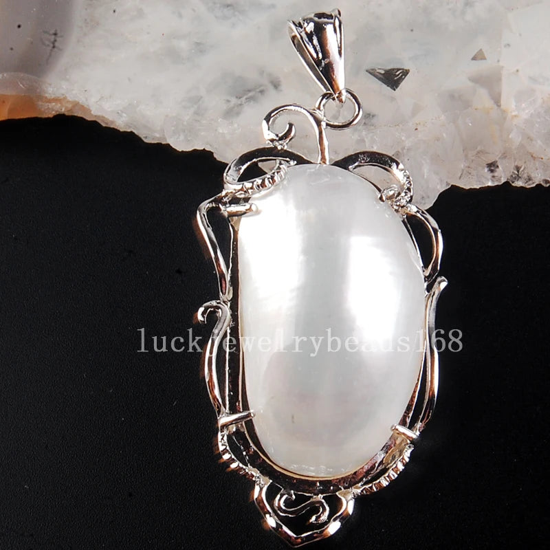 Mother of Pearl Shell Oval Pendant Bead C3783