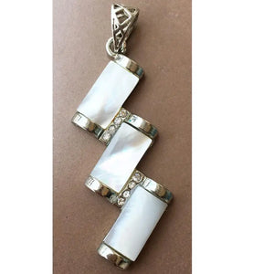 Mother of Pearl Shell Pendant Bead 1pc C8548