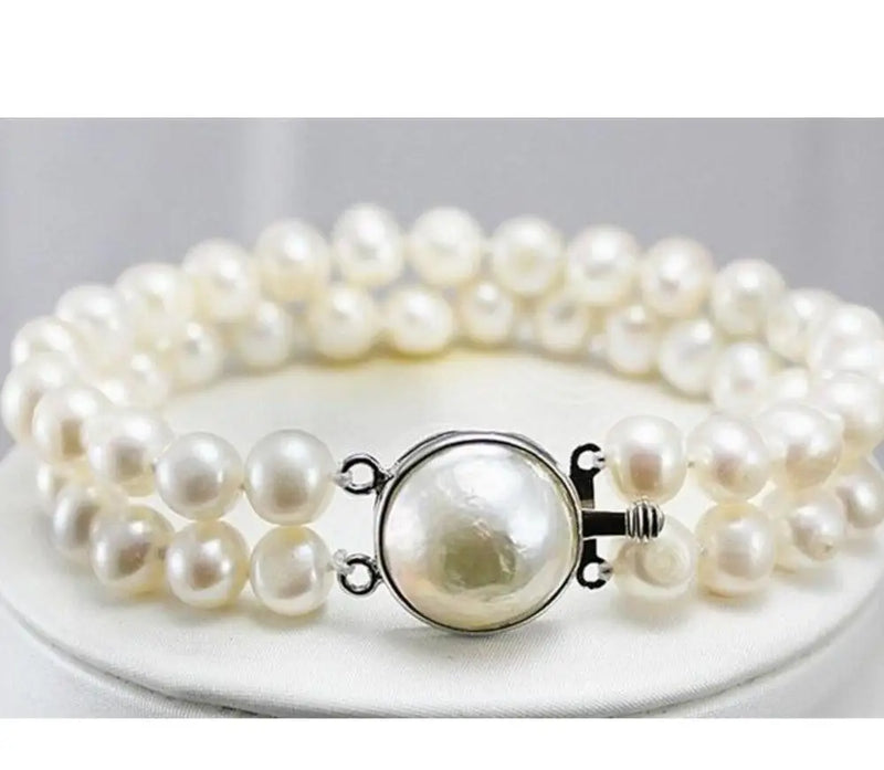 Charming Golden Shell Pearl Clasp Bracelet