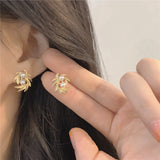 French High Stereoscopic Leaf Texture Pearl Delicate Earrings