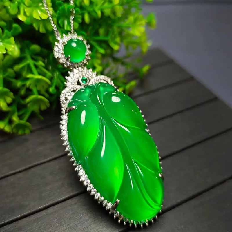 Green Jade Leaf Pendant Necklace Women Chrysoprase Charms Jewellery Jades Stone