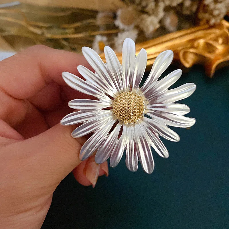 Vintage Metal Plant Flowers Daisy Brooch for Couples