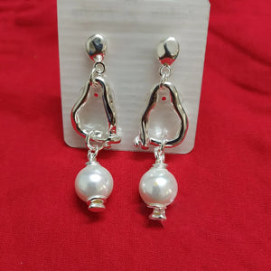 Spanish Electroplating 925 Silver Pearl Stud Earrings