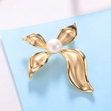Natural Pearl Spike Brooch Leaf Shape 7-8mm Freshwater Pearl Pins for Women