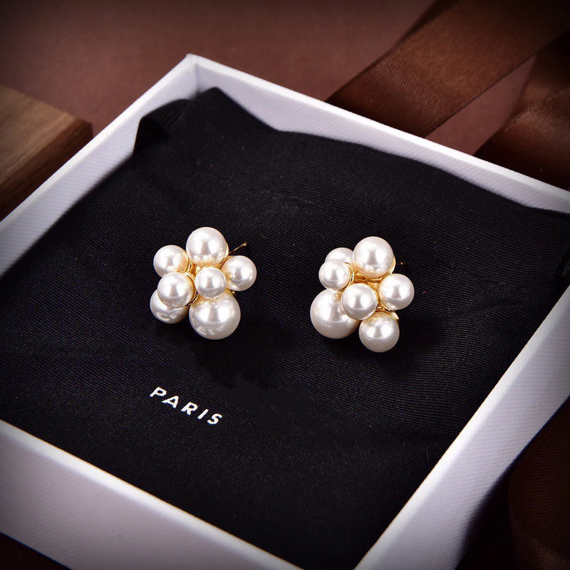 Hot Famous Pearl Flower Earrings Woman Fancy Charm Jewelry