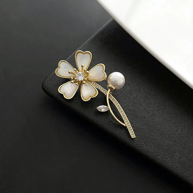 High-Grade Titanium Steel Flower Women's Brooch Pin
