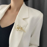 High-Grade Titanium Steel Flower Women's Brooch Pin
