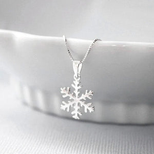 Romantic Snowflake Pendant Necklace for Women Silver Metal Style