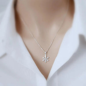 Romantic Snowflake Pendant Necklace for Women Silver Metal Style