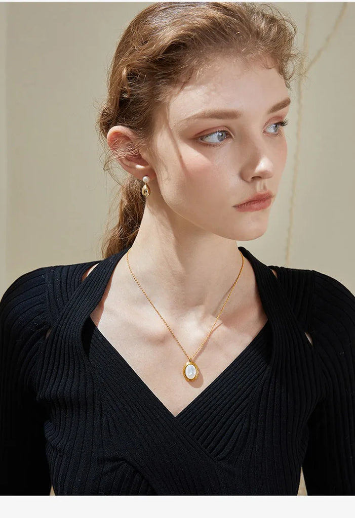 Vintage Pendant Necklace for Women Golden Choker Chain Retro French Jewelry