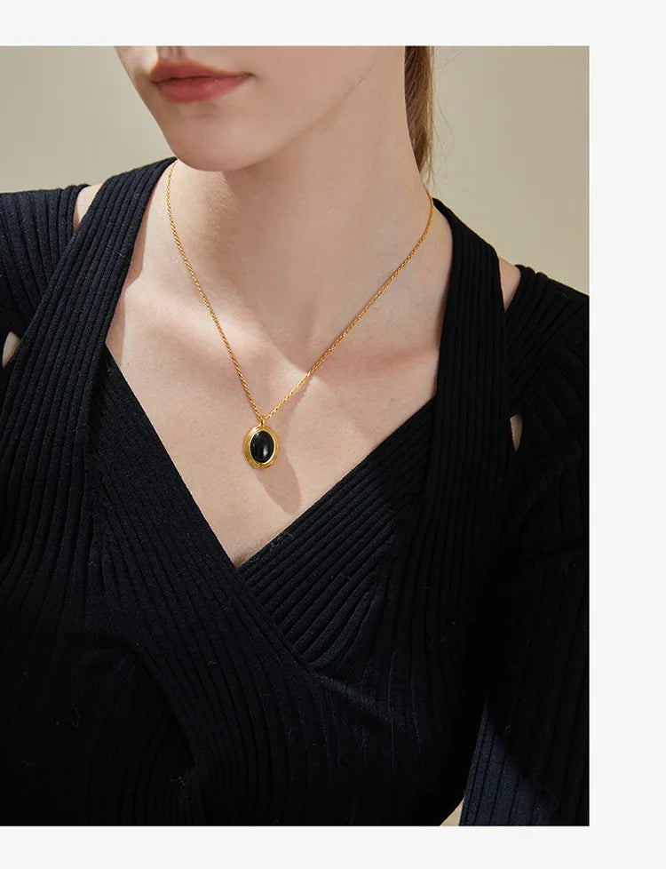 Vintage Pendant Necklace for Women Golden Choker Chain Retro French Jewelry