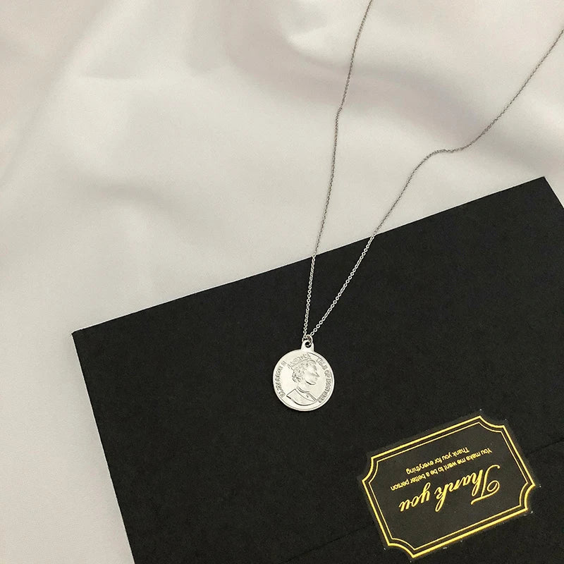 Wind Personality Coin Necklace Queen Head Portrait Set