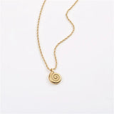 Luxurious Snail Pendant Choker Necklace