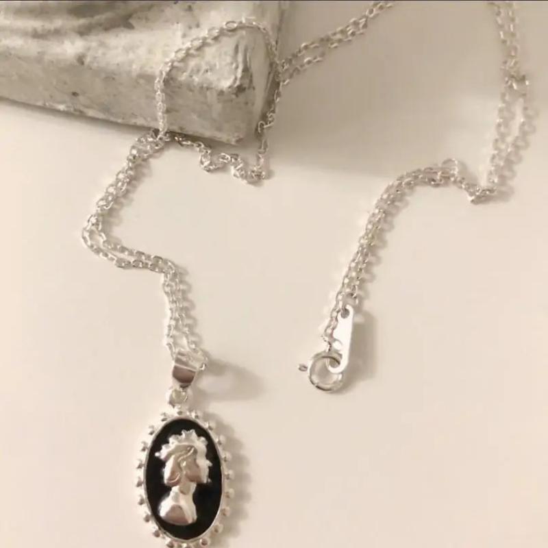 Vintage 925 Silver 18K Enamel Elizabeth Pendant Necklace