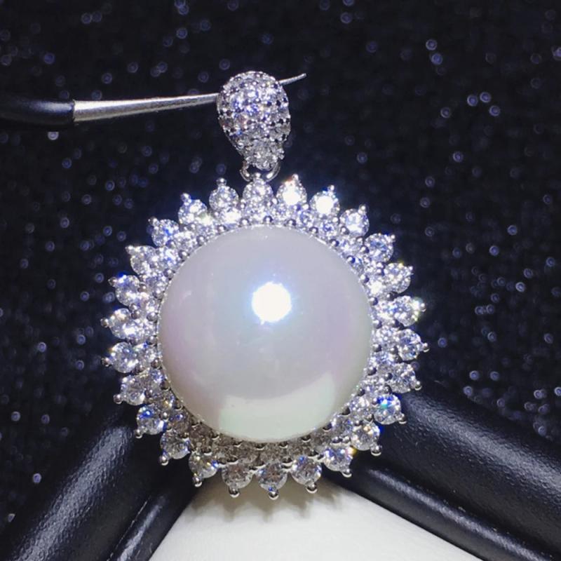 Elegant Zircon Diamond Pendant Necklace