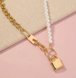 Pearl Lover Lock Necklace Creative Shell Pearl Clavicle Chain Lady Gift