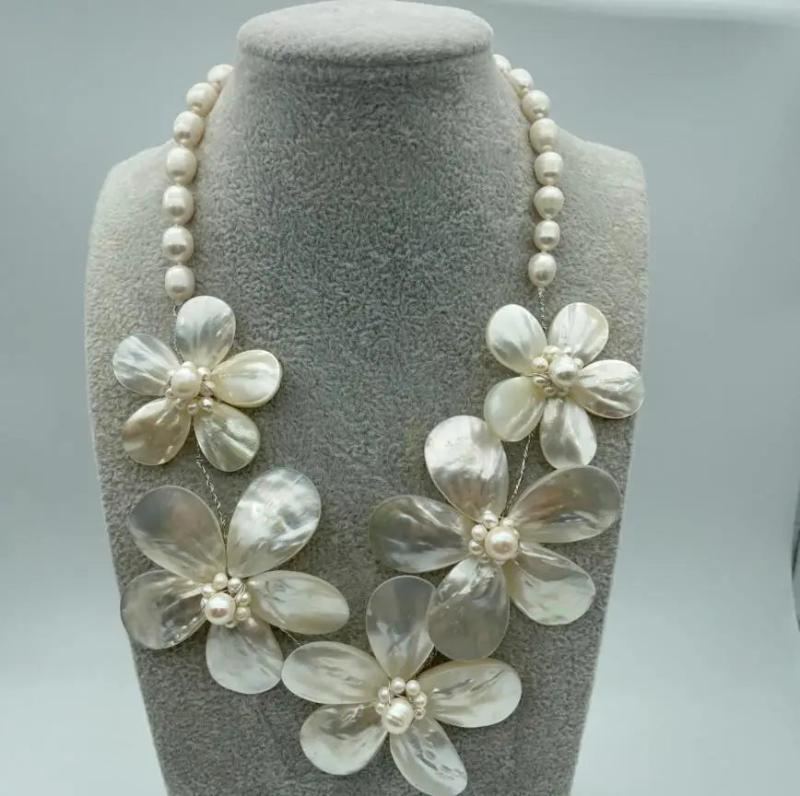 Mother Pearl Shell Flower Necklace 20 inches