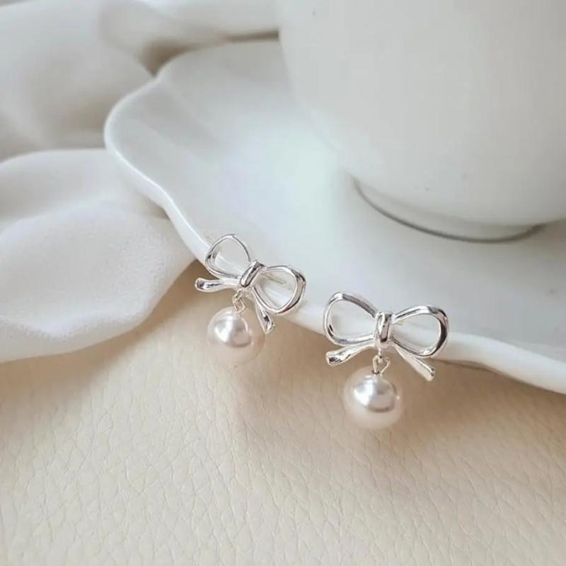 SHANICE Vintage Pearl Bow Stud Earrings